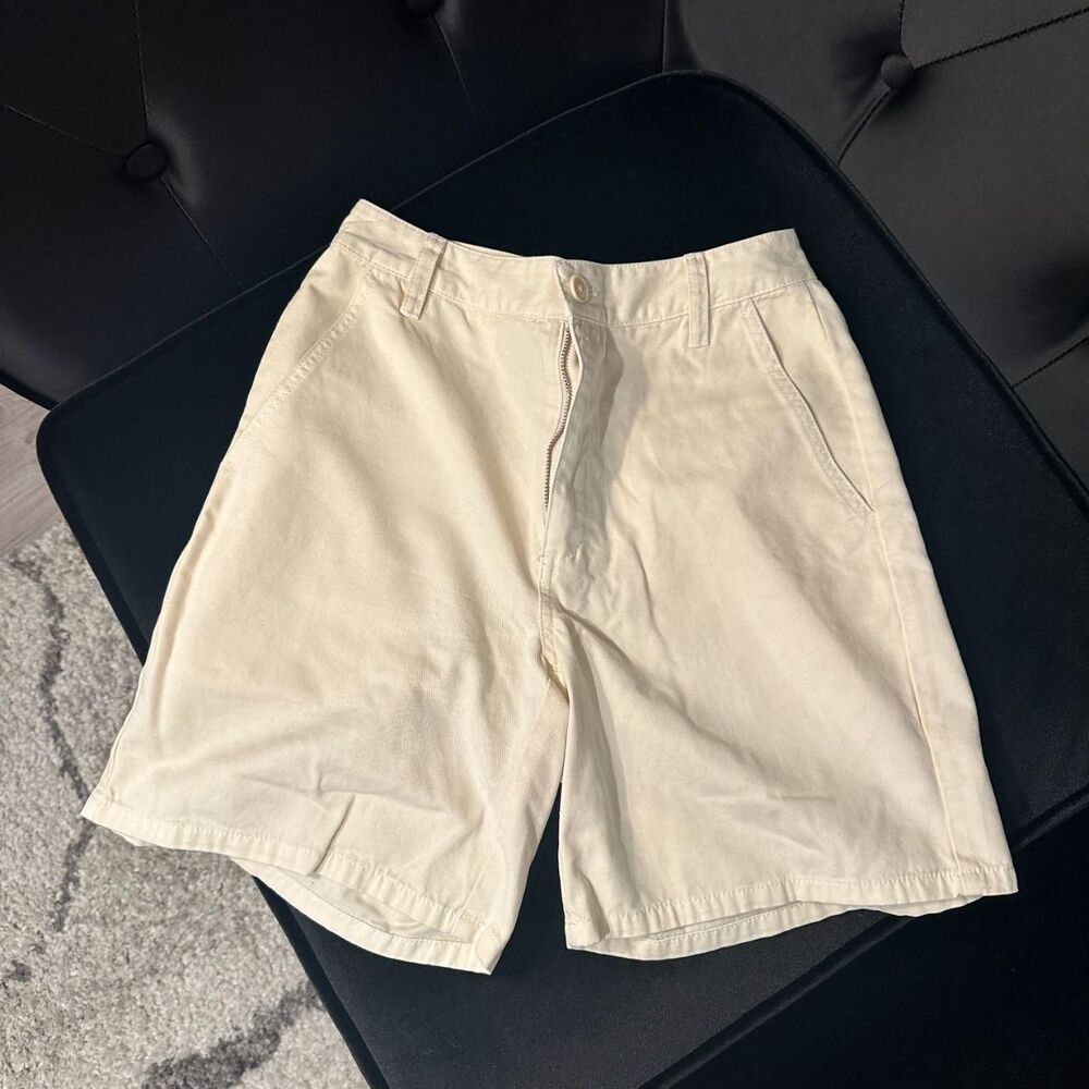 Aritzia Women's Cream Shorts